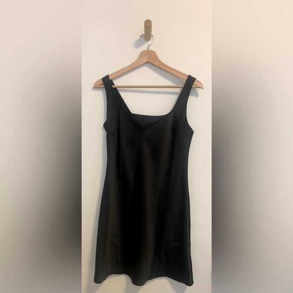 Black Aritzia Tryst Dress - Picture 5 of 6